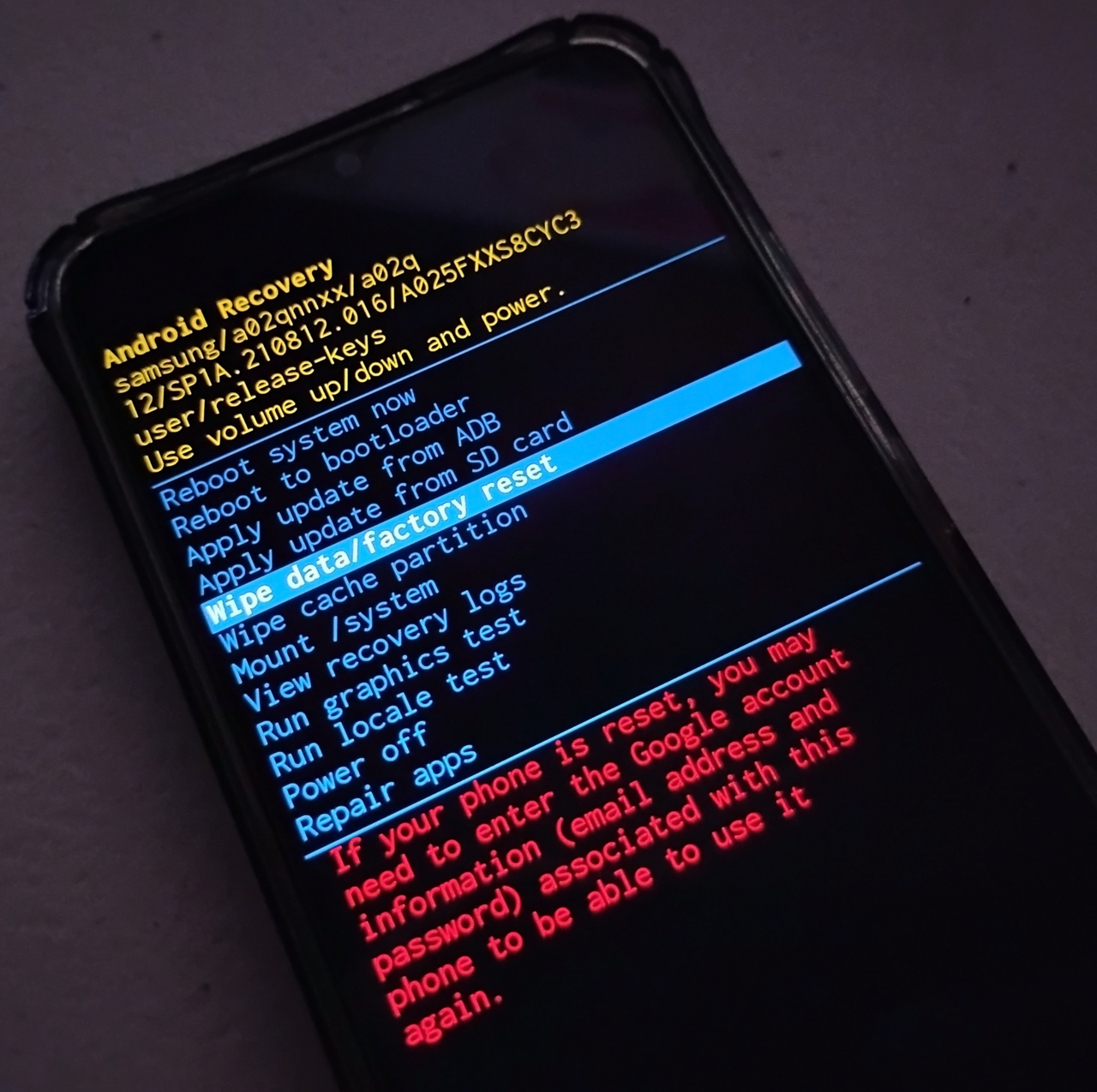 Menu de recovery de um Samsung, com a opção de reposição de fábrica.