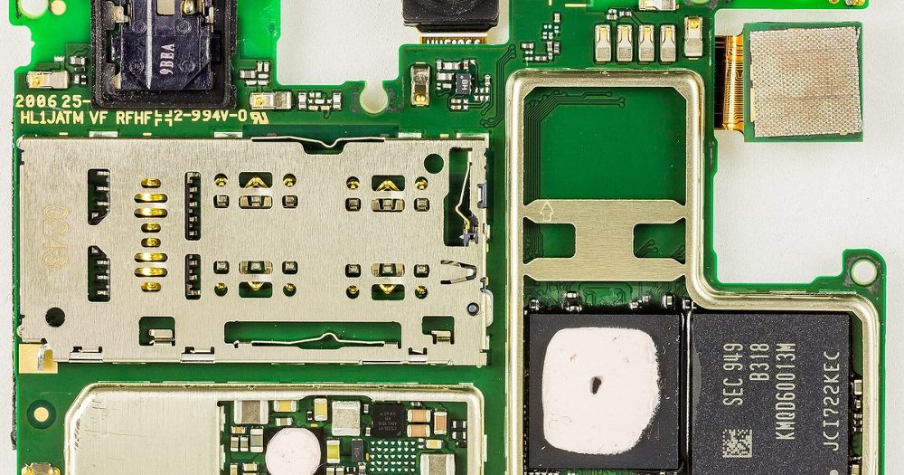 Como o telemóvel fala com a rede, do microfone à antena