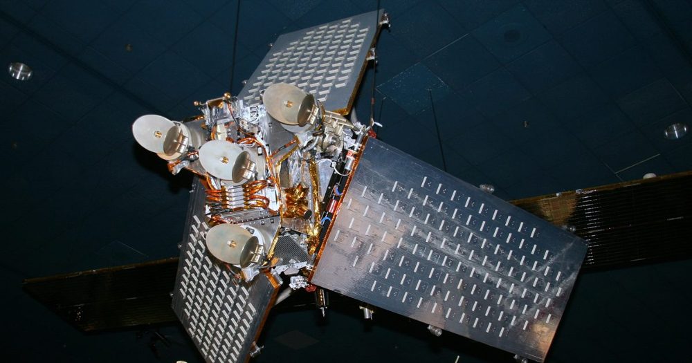 Telemóvel ligado a satélite, o que já funciona em 2026 e o que ainda é promessa