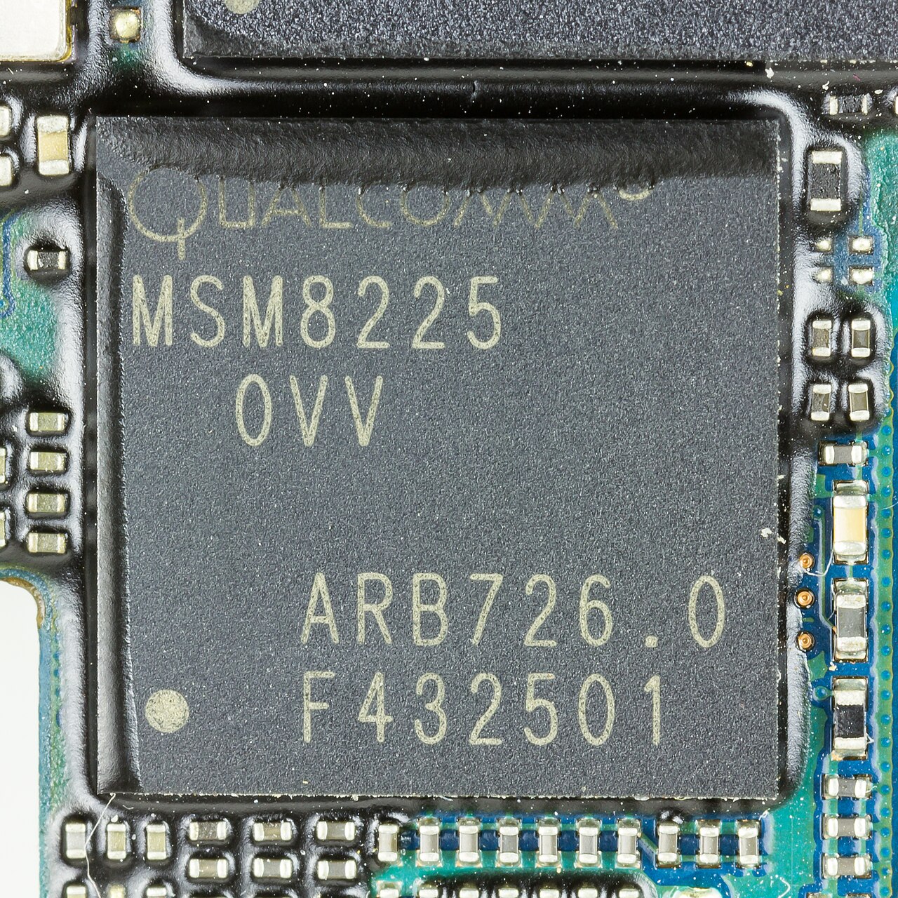 Placa com processador Qualcomm. Em modo EDL, o chip comunica com o PC por uma porta COM.